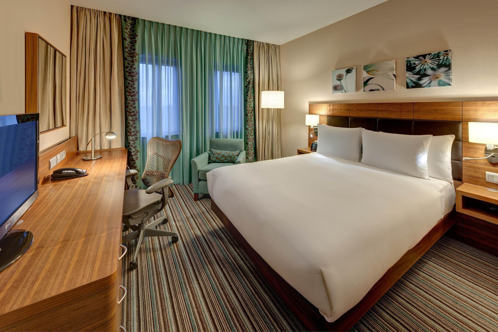 힐튼 가든 인 프랑크푸르트 에어포트 호텔 외부 사진 A room at the hotel