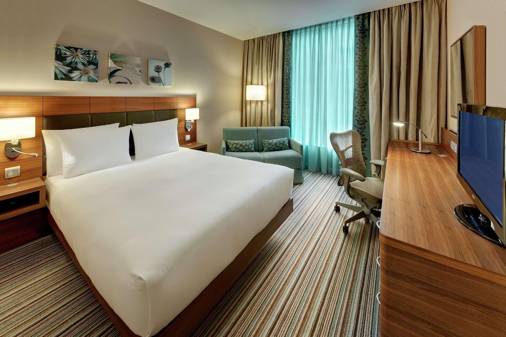 힐튼 가든 인 프랑크푸르트 에어포트 호텔 외부 사진 A room at the hotel