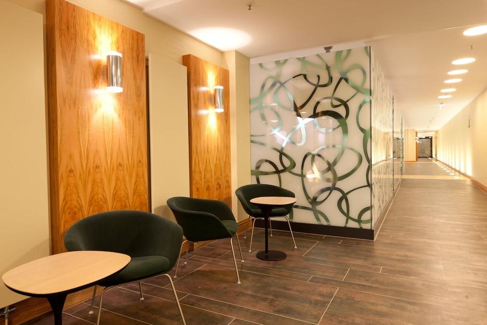 힐튼 가든 인 프랑크푸르트 에어포트 호텔 외부 사진 The interior of the hotel